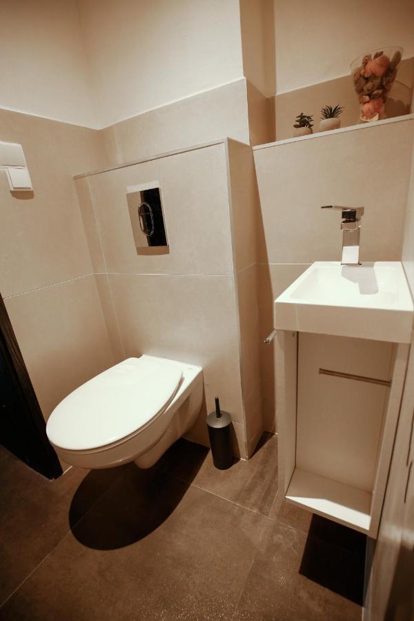 Apartman Devade Se Dvema Loznicemi A Wifi Pripojenim Trutnov Exterior photo